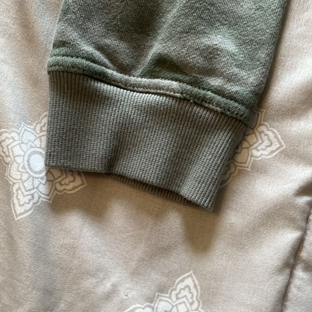 Universal Thread Women's Camo Cotton Pullover - Picture 2 of 6